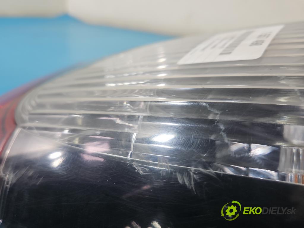 Mitsubishi Grandis 2.0 DID 136 HP manual 100 kW 1968 cm3 5- svetlo / reflektor zadné pravé  (Kľučka dverí ostatné)