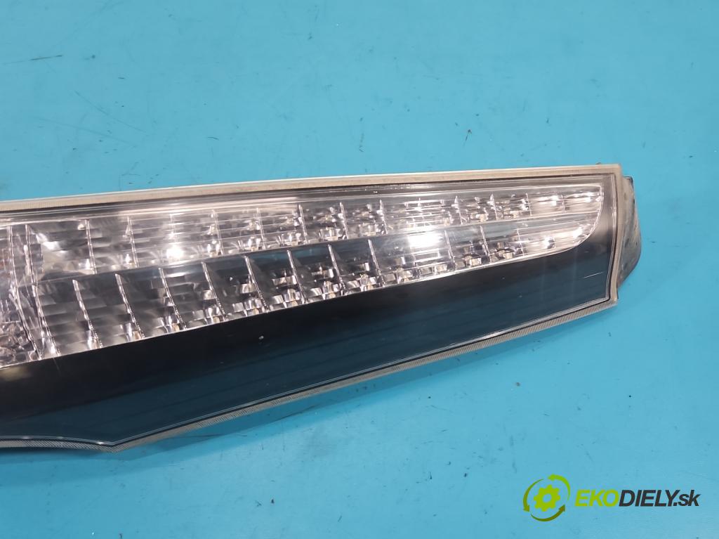 Mitsubishi Grandis 2.0 DID 136 HP manual 100 kW 1968 cm3 5- svetlo / reflektor zadné pravé  (Kľučka dverí ostatné)