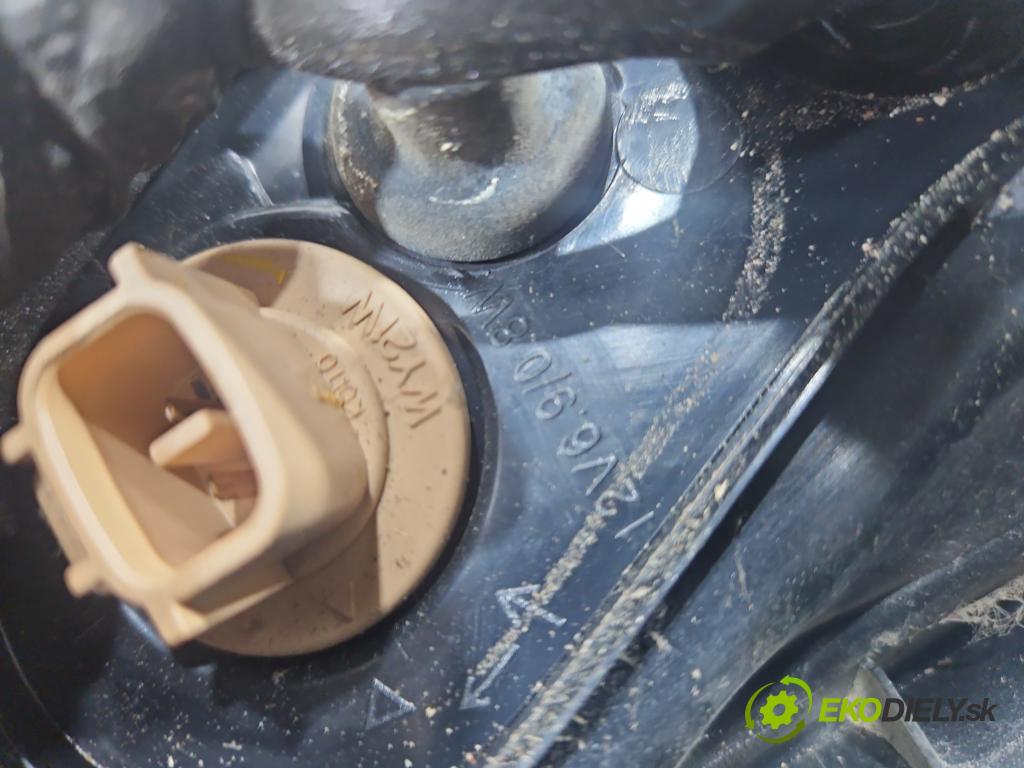 Mitsubishi Grandis 2.0 DID 136 HP manual 100 kW 1968 cm3 5- svetlo / reflektor zadné pravé  (Kľučka dverí ostatné)