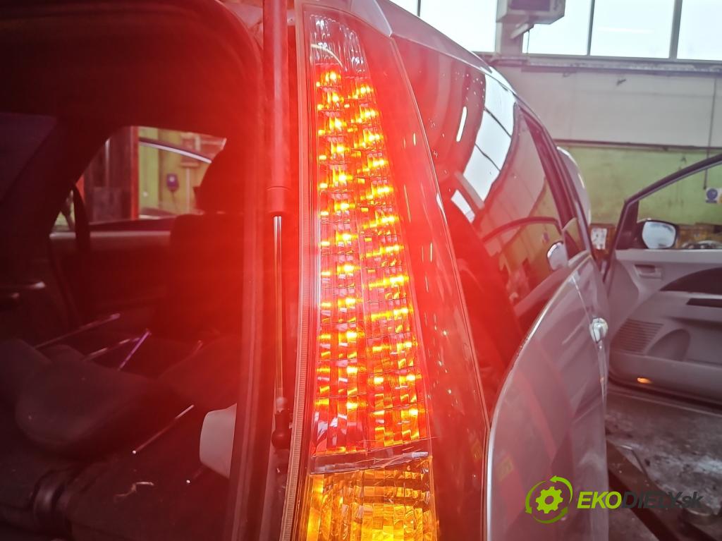 Mitsubishi Grandis 2.0 DID 136hp manual 100 kW 1968 cm3 5- světlo zadní pravé  (Klika dveří ostatní)