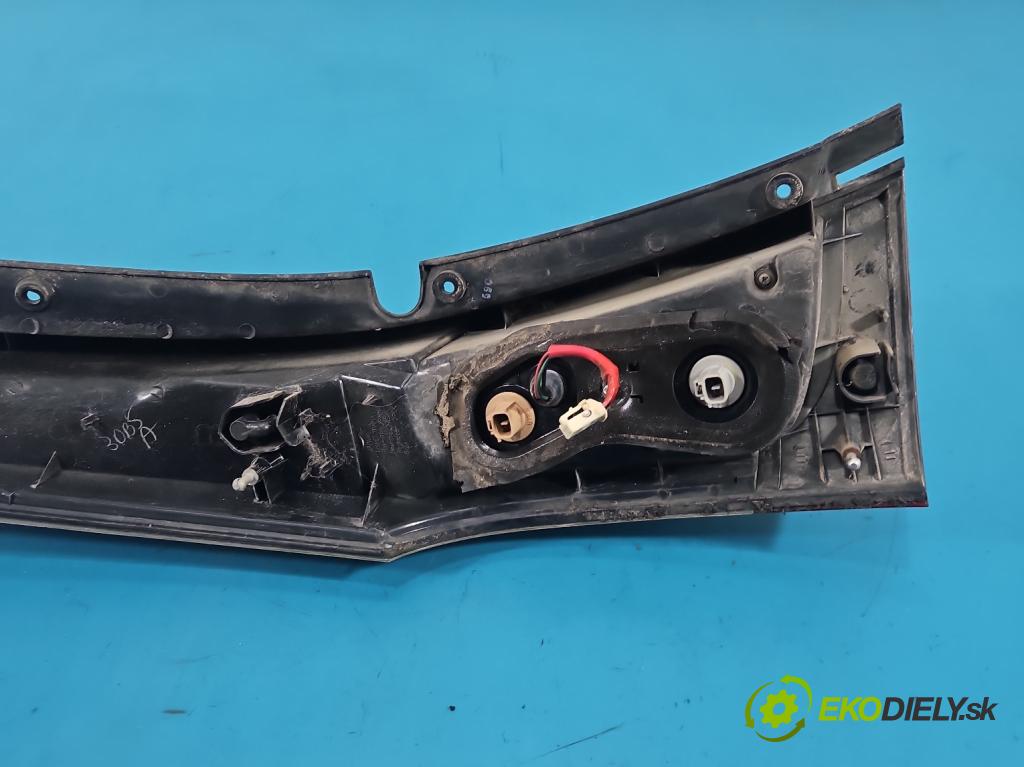 Mitsubishi Grandis 2.0 DID 136 HP manual 100 kW 1968 cm3 5- svetlo / reflektor zadné pravé  (Kľučka dverí ostatné)