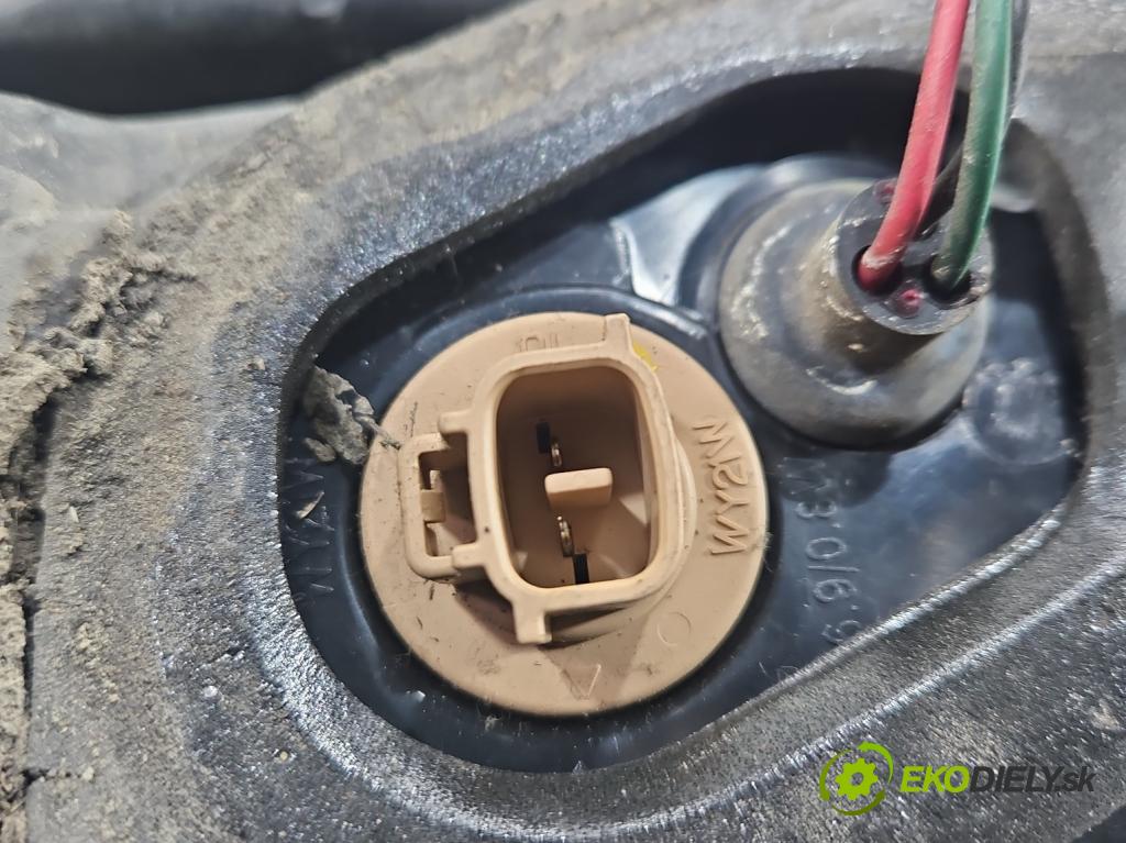 Mitsubishi Grandis 2.0 DID 136 HP manual 100 kW 1968 cm3 5- svetlo / reflektor zadné pravé  (Kľučka dverí ostatné)