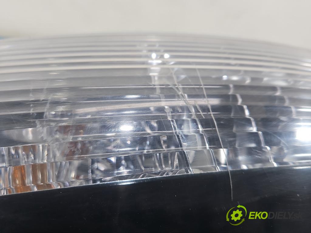 Mitsubishi Grandis 2.0 DID 136 HP manual 100 kW 1968 cm3 5- svetlo / reflektor zadné pravé  (Kľučka dverí ostatné)