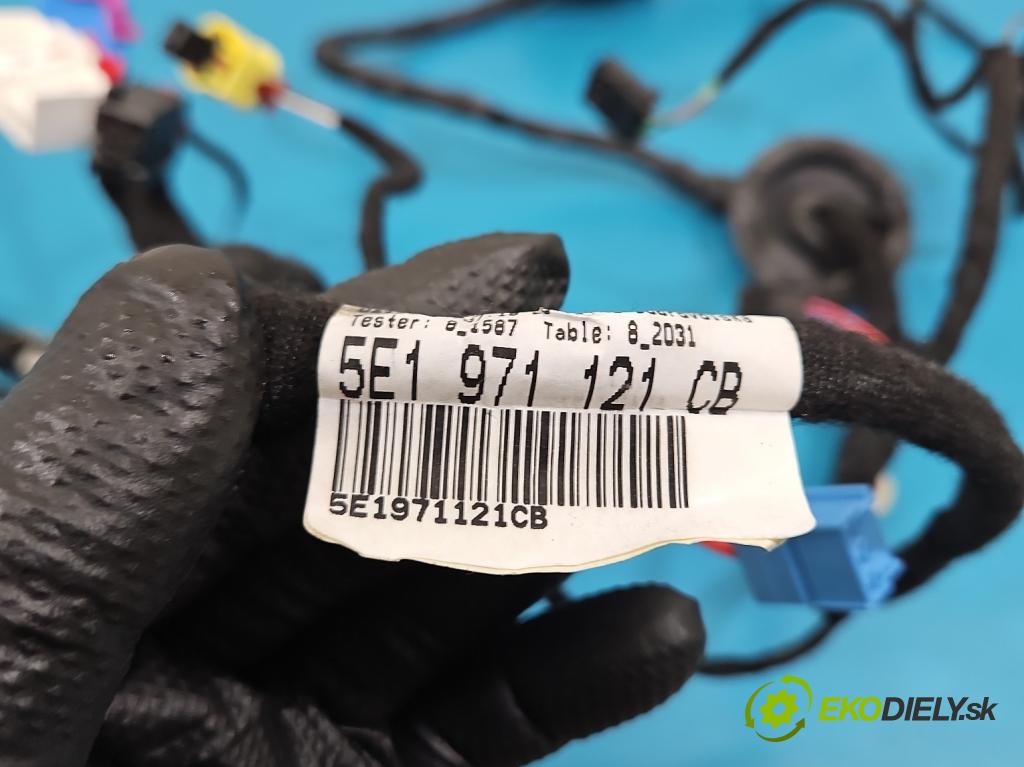 Skoda Octavia III 2013- 2.0 TSI 190 HP automatic 140 kW 1984 cm3 5- Zväzok: dvere predné pravých 5E1971121CB