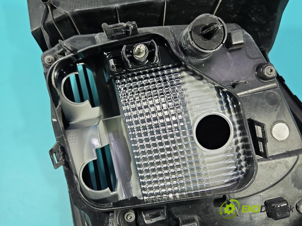 Dacia Sandero II 2012-2020 1.0 12V 73 HP manual 54 kW 999 cm3 5- svetlo / reflektor zadné ľavé 265554938R (Kľučka dverí ostatné)