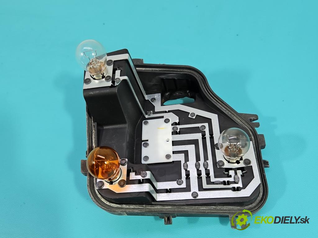 Dacia Sandero II 2012-2020 1.0 12V 73 HP manual 54 kW 999 cm3 5- svetlo / reflektor zadné pravé 265506147R (Kľučka dverí ostatné)