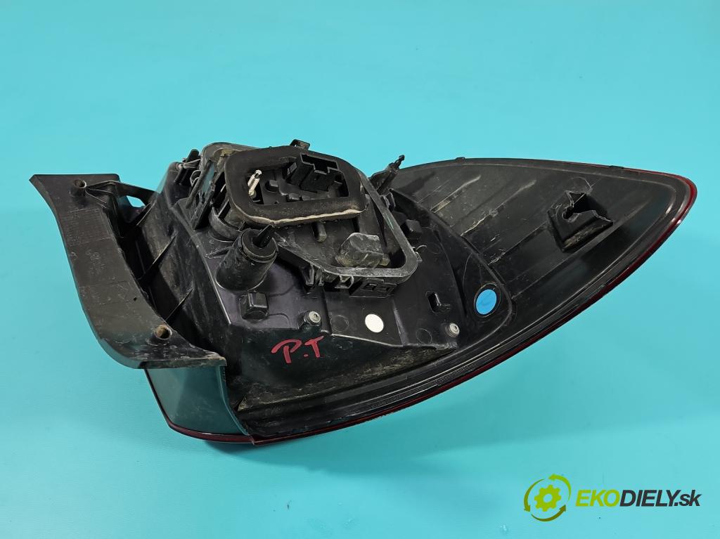 Dacia Sandero II 2012-2020 1.0 12V 73 HP manual 54 kW 999 cm3 5- svetlo / reflektor zadné pravé 265506147R (Kľučka dverí ostatné)