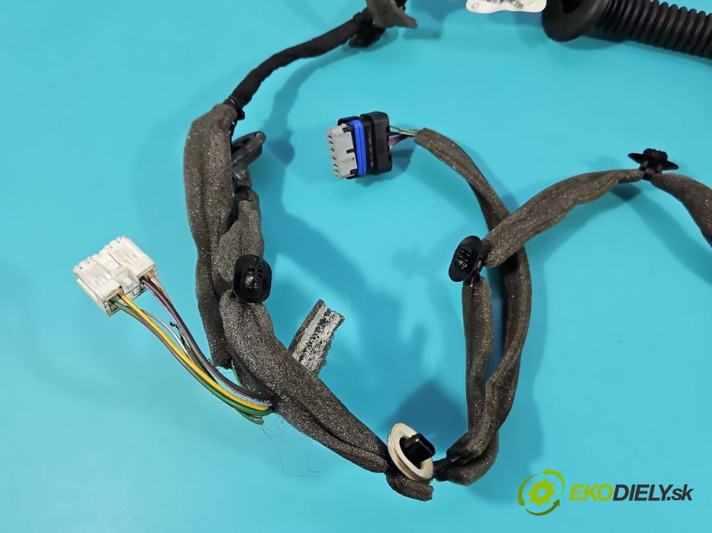 Dacia Sandero II 2012-2020 1.0 12V 73 HP manual 54 kW 999 cm3 5- Zväzok: dvere predné vľavo: 241243407R