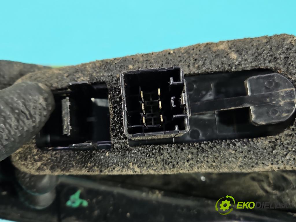 Ford Fiesta Mk6 2002-2008 1.3 8V 69KM manual 51 kW 1299 cm3 5- světlo zadní levé  (Klika dveří ostatní)