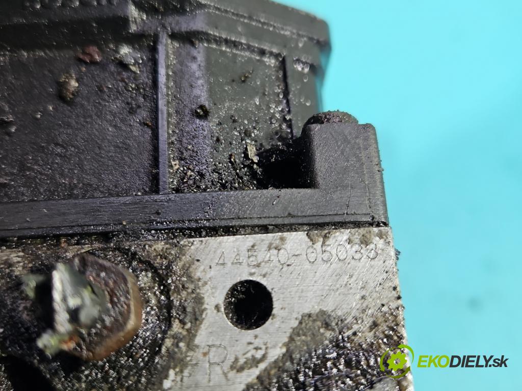 Toyota Avensis II T25 2003-2008 2.0 vvti 147 HP manual 108 kW 1998 cm3 5- čerpadlo abs 0265950147 (Pumpa ABS)