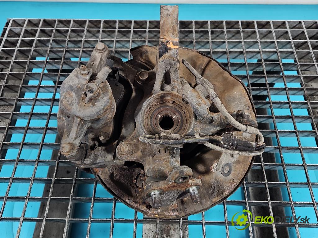 Toyota Avensis II T25 2003-2008 2.0 vvti 147 hp manual 108 kW 1998 cm3 5- náboj pravé  (Náboj kola)