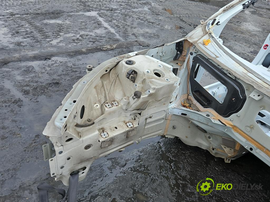 Volvo S90 II 2016- 2.0 T 320KM automatic 235 kW 1969 cm3 4- štvrťka pravé