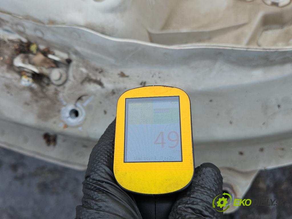 Volvo S90 II 2016- 2.0 T 320KM automatic 235 kW 1969 cm3 4- štvrťka pravé