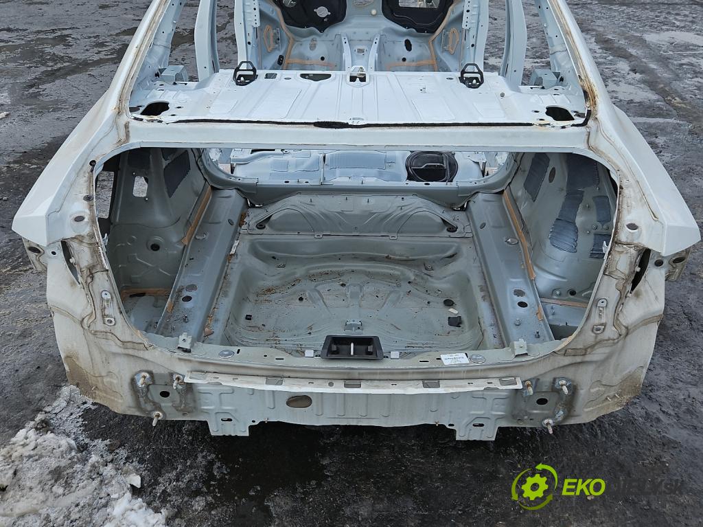 Volvo S90 II 2016- 2.0 T 320KM automatic 235 kW 1969 cm3 4- stěna zadní 