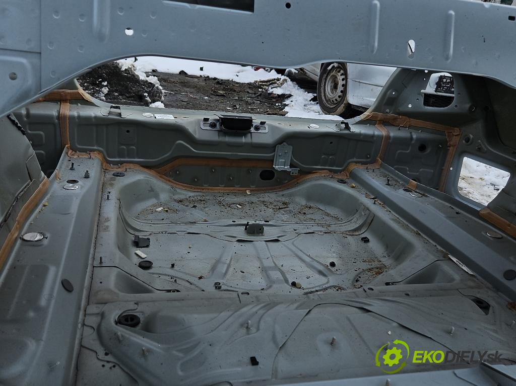 Volvo S90 II 2016- 2.0 T 320KM automatic 235 kW 1969 cm3 4- stěna zadní