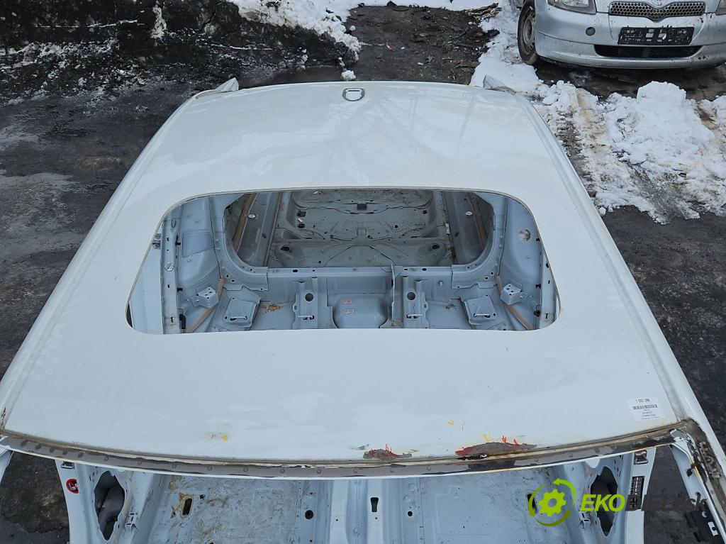 Volvo S90 II 2016- 2.0 T 320KM automatic 235 kW 1969 cm3 4- Strecha: 