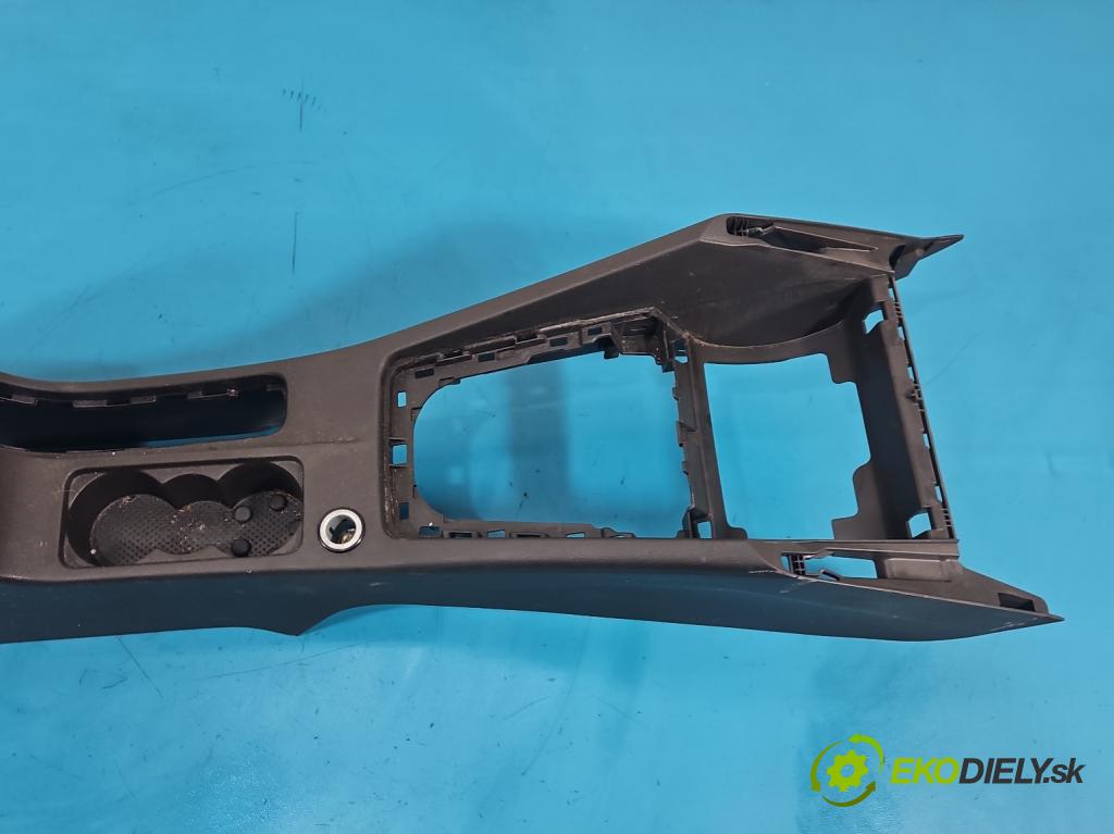 Skoda Octavia III 2013- 2.0 TSI DKZA: 190 HP automatic 140 kW 1984 cm3 5- operadlo 5E1863241 (Lakťová opierka)