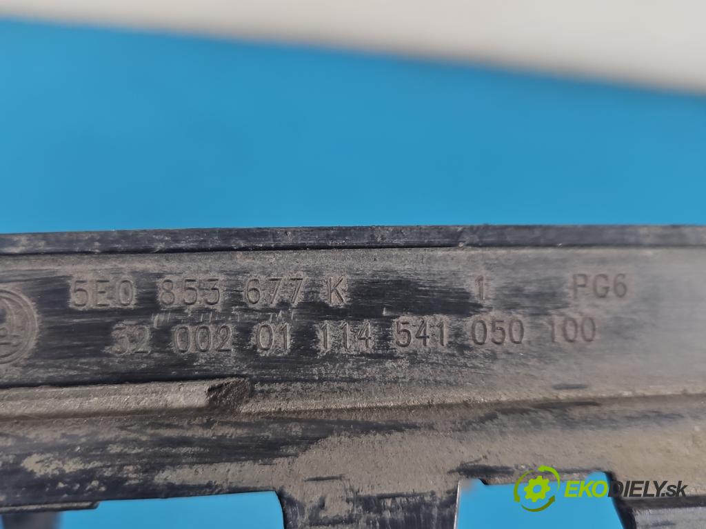 Skoda Octavia III 2013- 2.0 TSI 190 HP automatic 140 kW 1984 cm3 5- blenda mriežka: nárazník stredová 5E0853677K