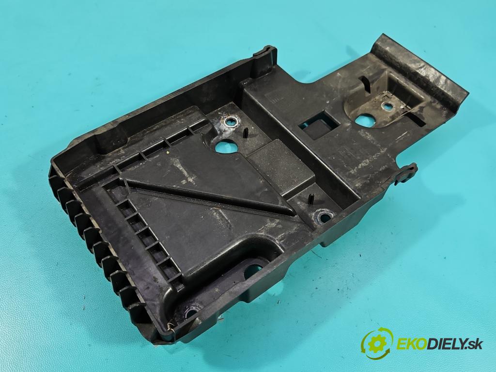 Volvo S90 II 2016- 2.0 T 320KM automatic 235 kW 1969 cm3 4- obal akumulatora 31479351