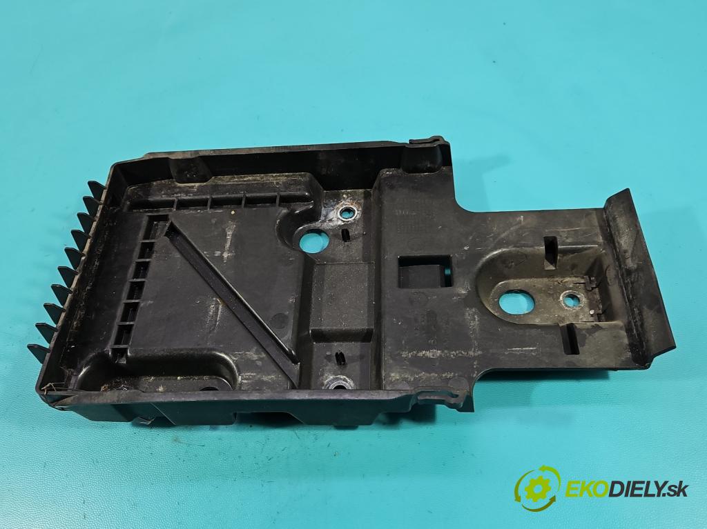 Volvo S90 II 2016- 2.0 T 320KM automatic 235 kW 1969 cm3 4- obal akumulatora 31479351