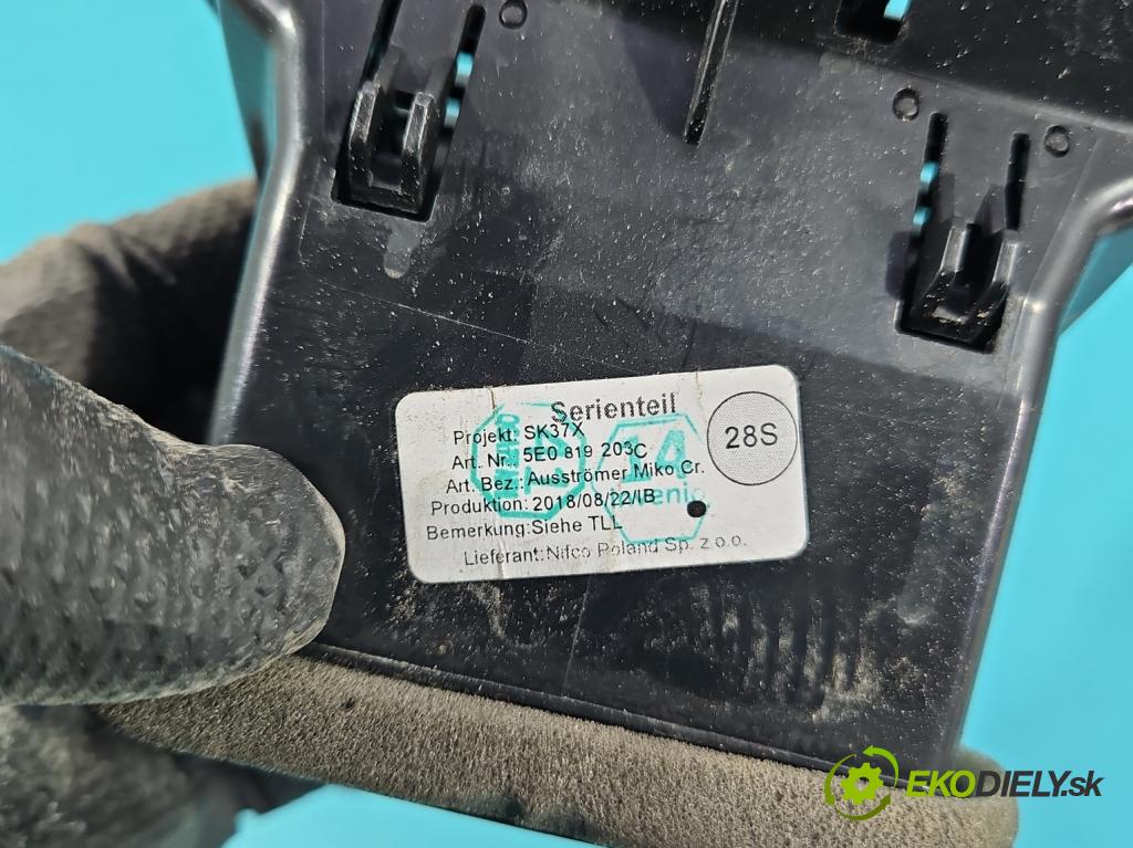 Skoda Octavia III 2013- 2.0 TSI 190 HP automatic 140 kW 1984 cm3 5- Mřížka: kúrenia ostatné 5E0819203C