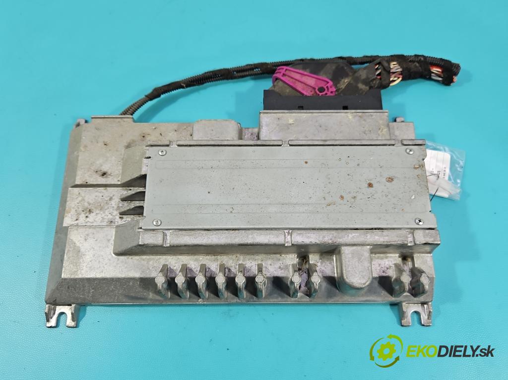 Skoda Octavia III 2013- 2.0 TSI 190 hp automatic 140 kW 1984 cm3 5- Zesilovač: 81A035223 (Zesilovač)