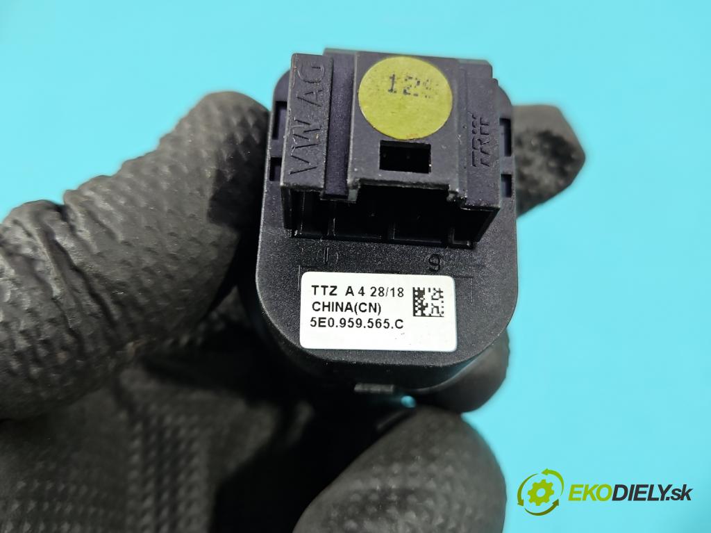 Skoda Octavia III 2013- 2.0 TSI 190 hp automatic 140 kW 1984 cm3 5- Přepínač oken zpětných zrcátek 5E0959565C