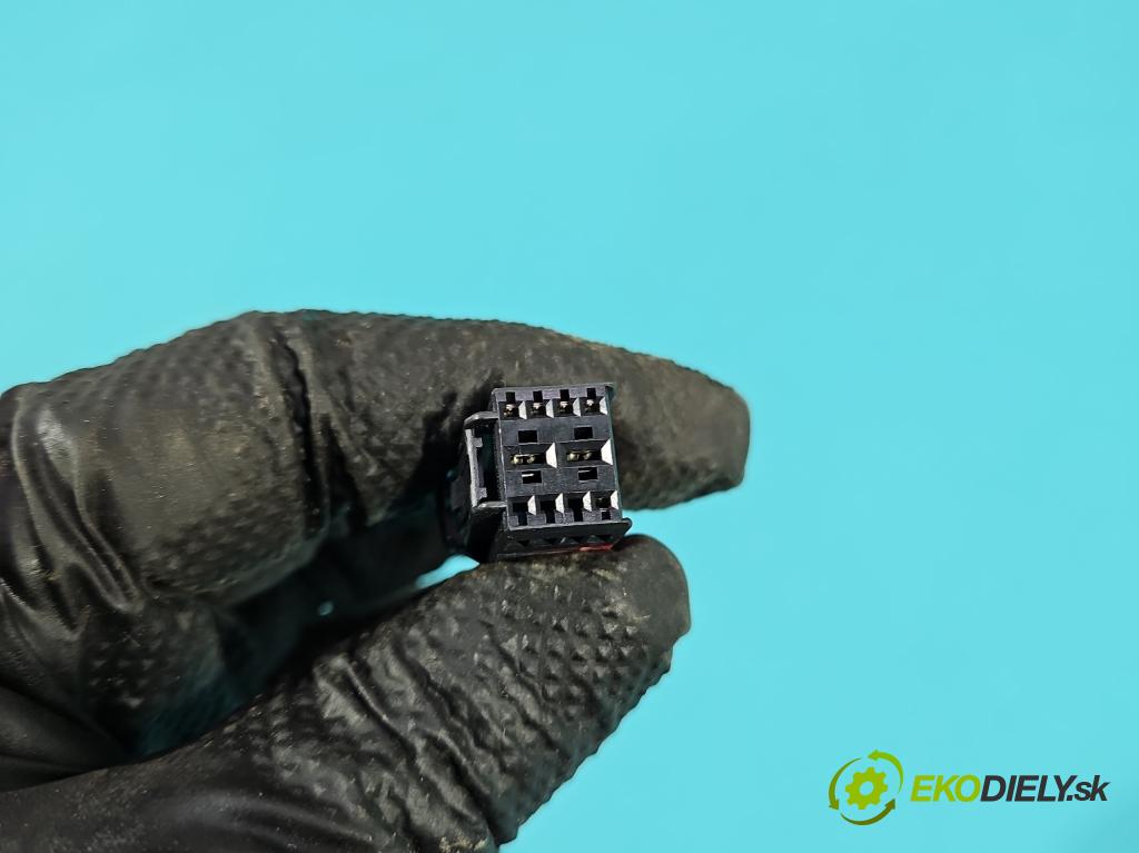 Volvo S90 II 2016- 2.0 T 320KM automatic 235 kW 1969 cm3 4- Aktuátor: kufrových dveří pravý 31371787