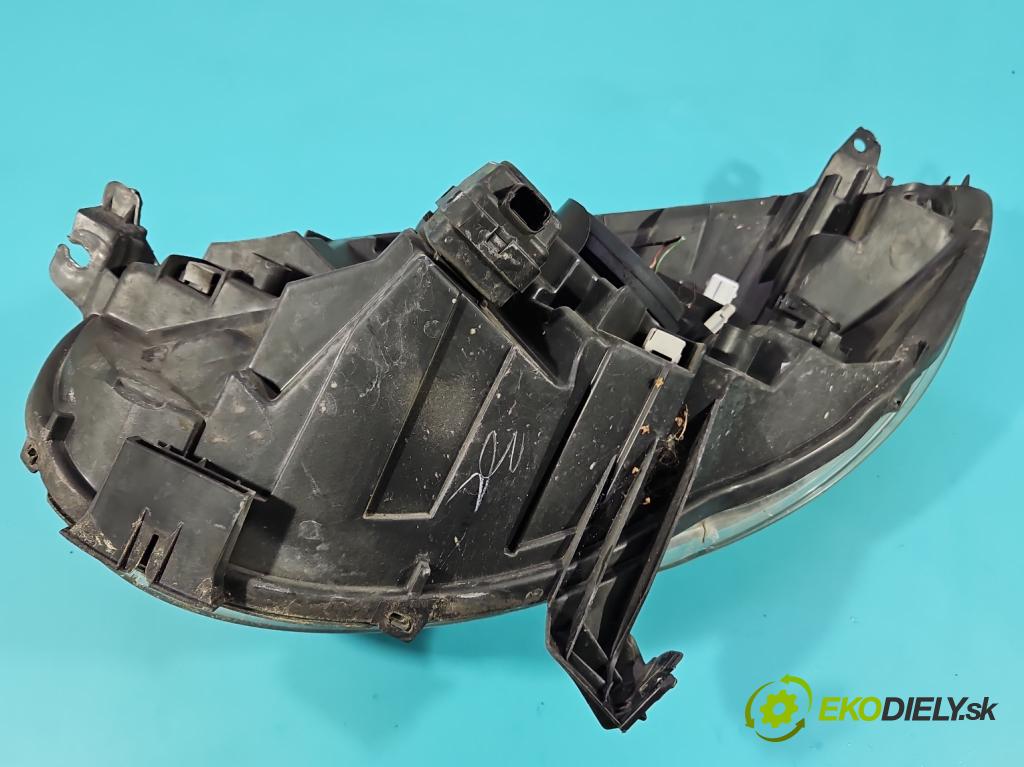 Citroen C1 I 2005-2014 1.0 12V 68 HP automatic 50 kW 998 cm3 5- Reflektor: pravý 89092916 (Svetlo predné pravé)
