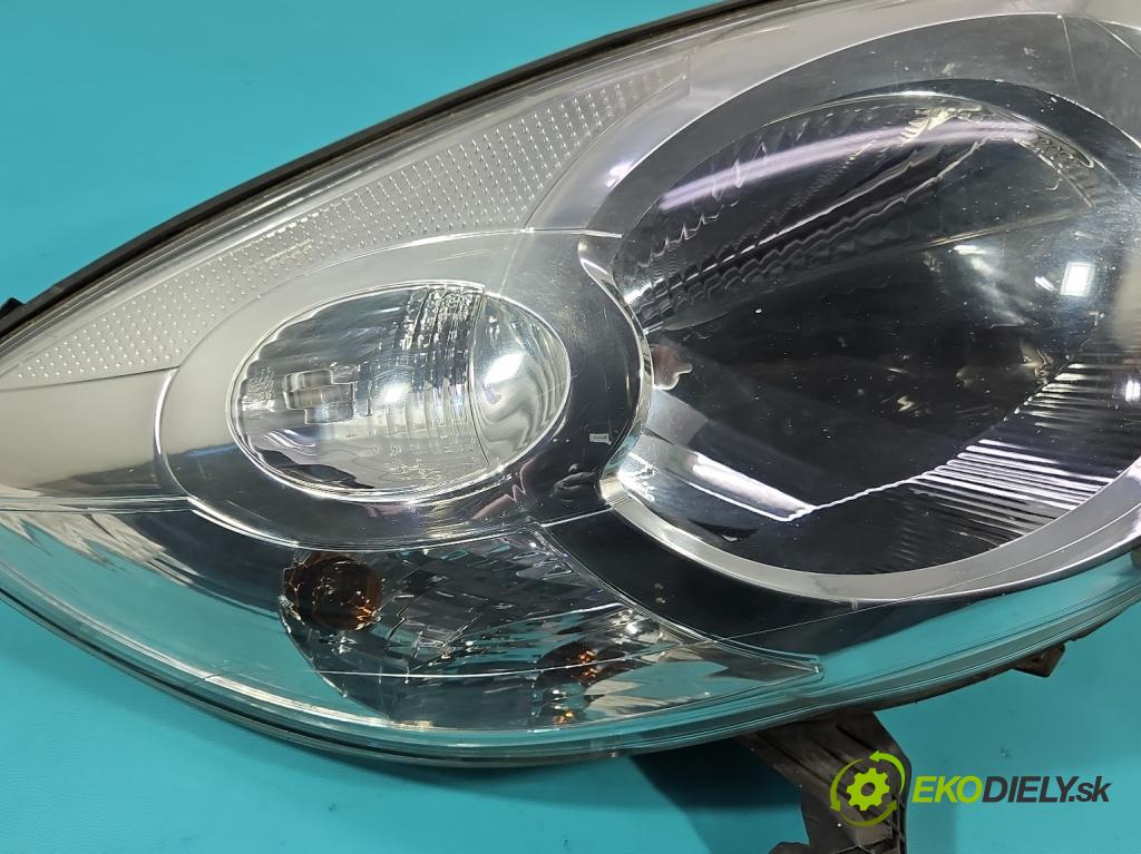 Citroen C1 I 2005-2014 1.0 12V 68 HP automatic 50 kW 998 cm3 5- Reflektor: pravý 89092916 (Svetlo predné pravé)