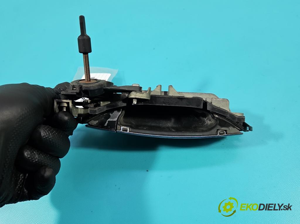 Audi A3 8P 2003-2012 2.0 tdi 140 hp manual 103 kW 1968 cm3 3- klika přední levé  (Vnější přední levá klika dveří)