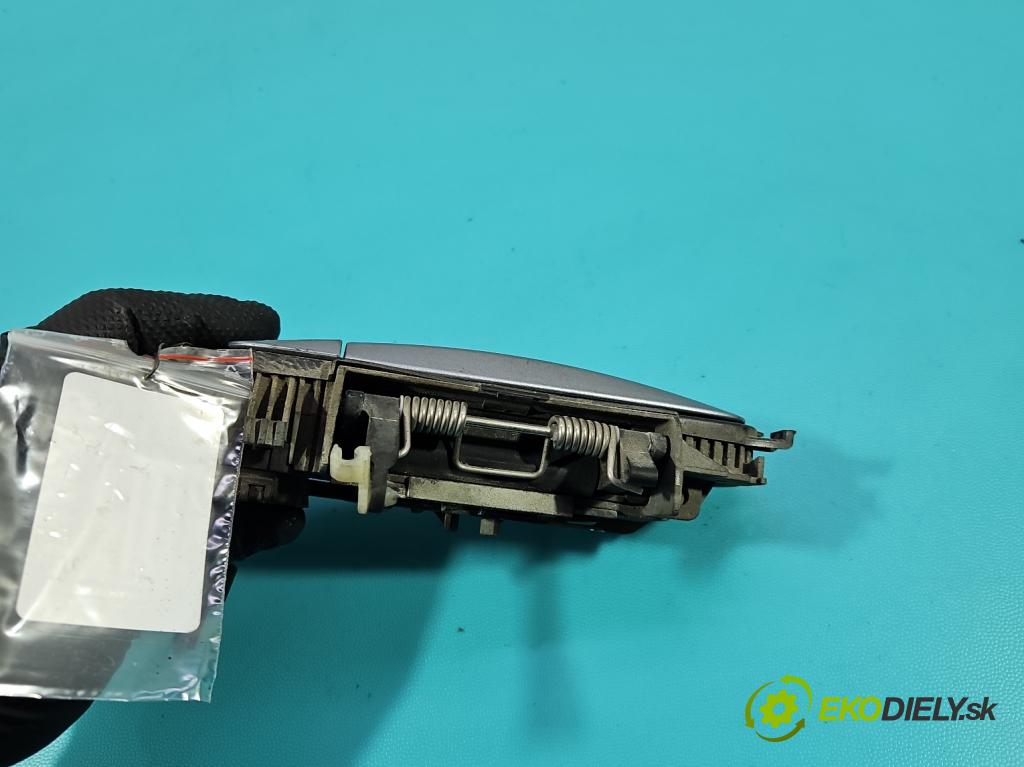 Audi A3 8P 2003-2012 2.0 tdi 140 hp manual 103 kW 1968 cm3 3- klika přední levé  (Vnější přední levá klika dveří)