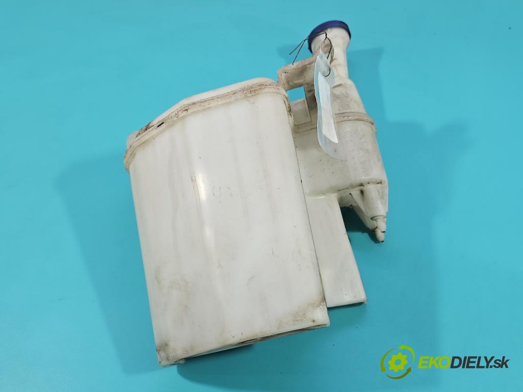 Citroen C1 I 2005-2014 1.0 12V 68 HP automatic 50 kW 998 cm3 5- nádržka tekutina: ostrekovačov