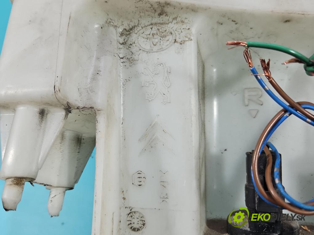 Citroen C1 I 2005-2014 1.0 12V 68 HP automatic 50 kW 998 cm3 5- nádržka tekutina: ostrekovačov