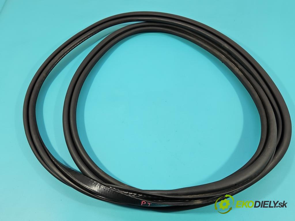 Volvo S90 II 2016- 2.0 T 320KM automatic 235 kW 1969 cm3 4- Těsnění: dveře zadní pravé 31371590 (Karoserie ostatní)