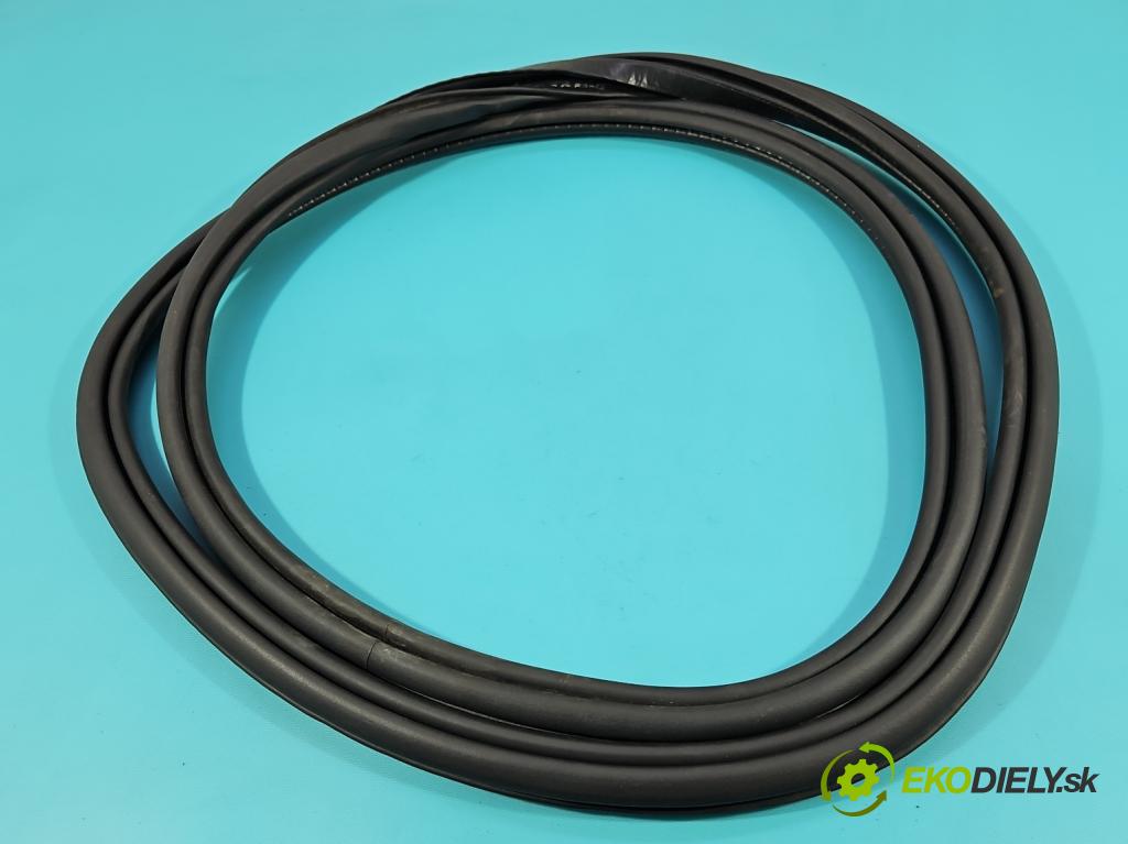 Volvo S90 II 2016- 2.0 T 320KM automatic 235 kW 1969 cm3 4- Těsnění: dveře zadní pravé 31371590 (Karoserie ostatní)