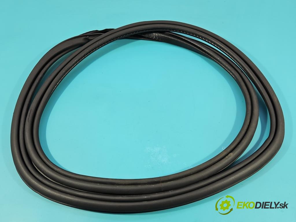 Volvo S90 II 2016- 2.0 T 320KM automatic 235 kW 1969 cm3 4- Těsnění: dveře zadní levé 31371590 (Karoserie ostatní)