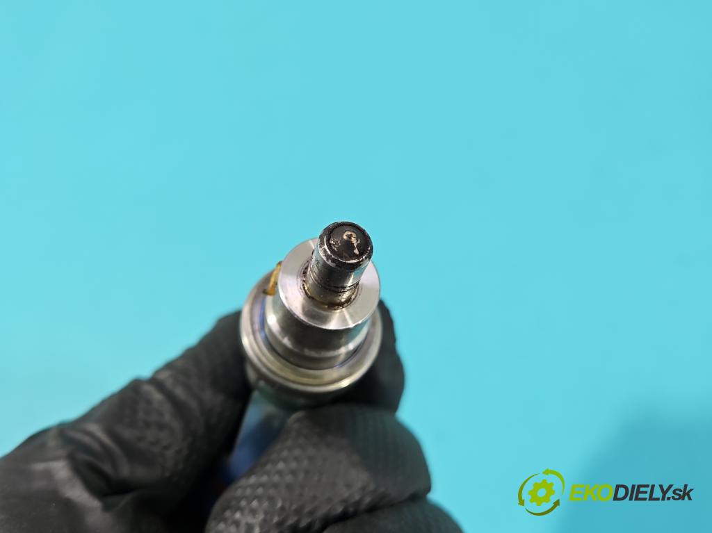 Toyota Avensis II T25 2003-2008 2.0 vvti 147 hp manual 108 kW 1998 cm3 5- vstřikovač 23250-28090 (Vstřikovač paliva)