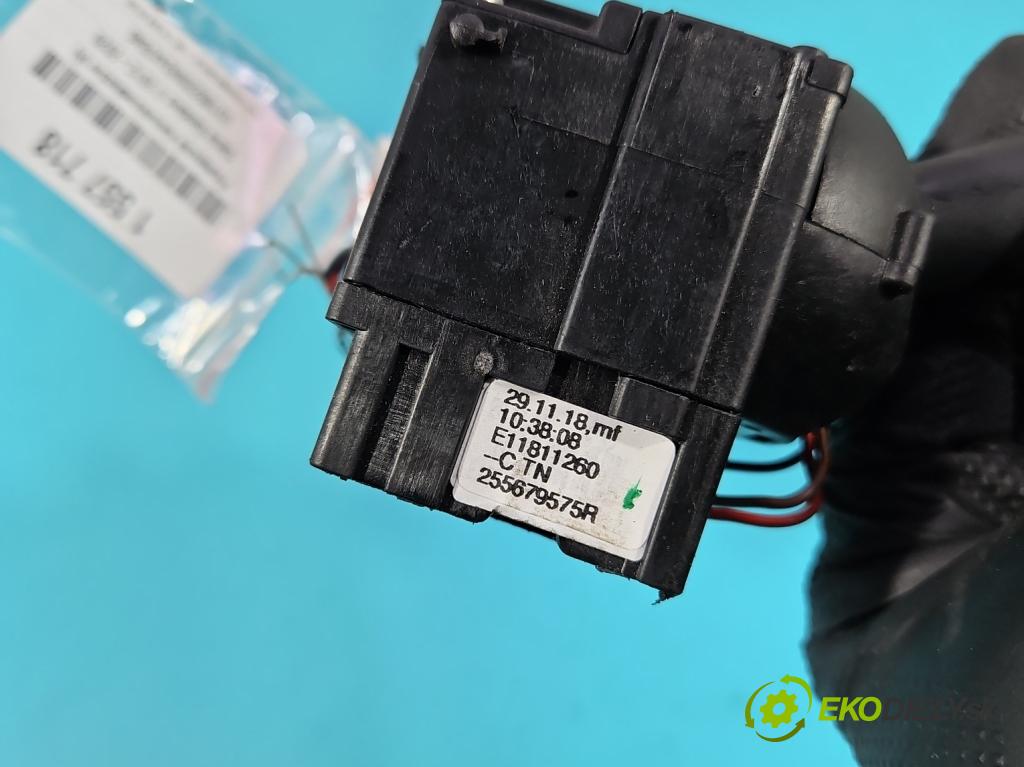 Dacia Sandero II 2012-2020 1.0 12V 73 hp manual 54 kW 999 cm3 5- Přepínač blinkry: 255679575R (Páčky pod volantem)