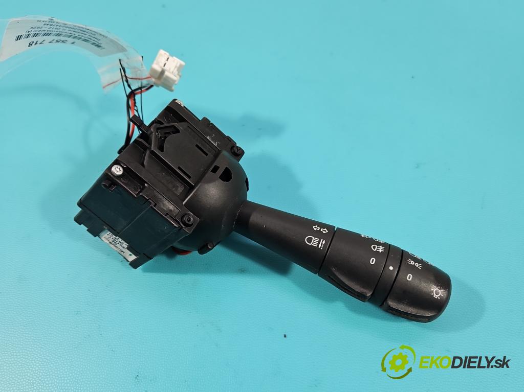Dacia Sandero II 2012-2020 1.0 12V 73 hp manual 54 kW 999 cm3 5- Přepínač blinkry: 255679575R (Páčky pod volantem)