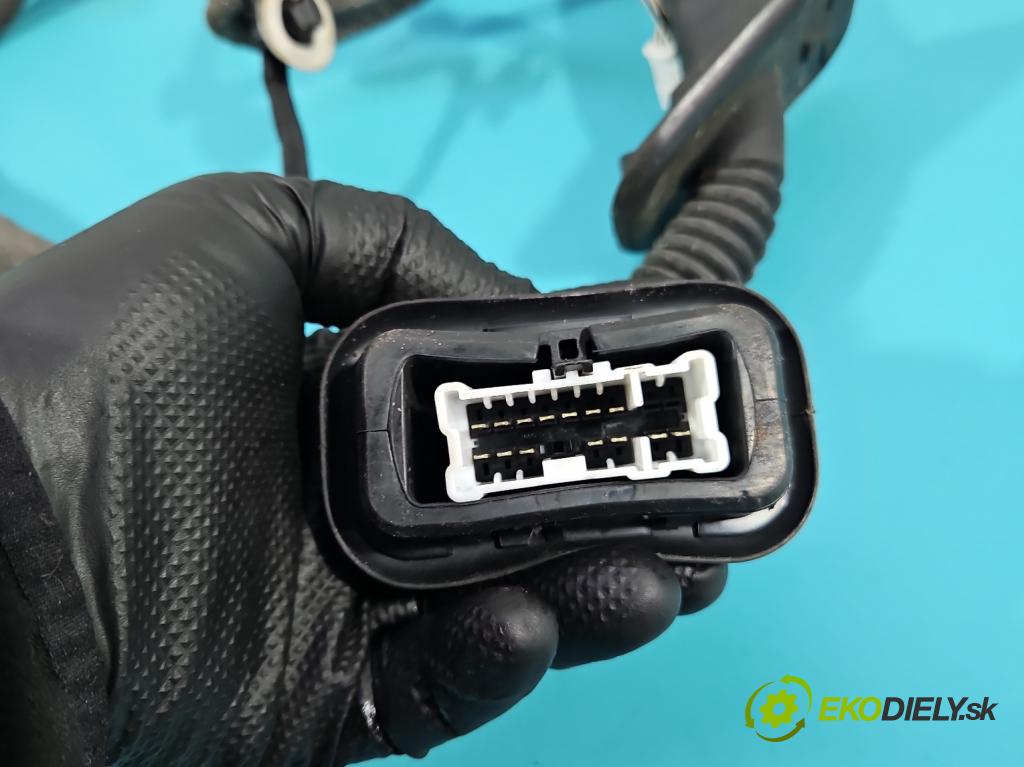 Dacia Sandero II 2012-2020 1.0 12V 73 HP manual 54 kW 999 cm3 5- Zväzok: dvere predné pravých 241248710R