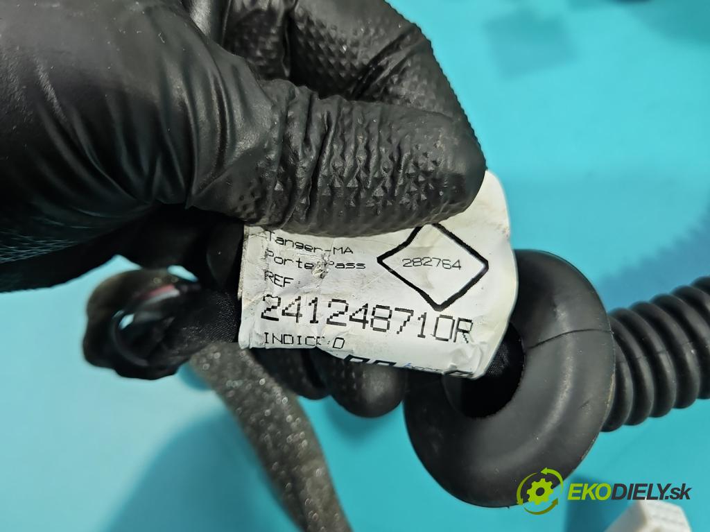 Dacia Sandero II 2012-2020 1.0 12V 73 HP manual 54 kW 999 cm3 5- Zväzok: dvere predné pravých 241248710R