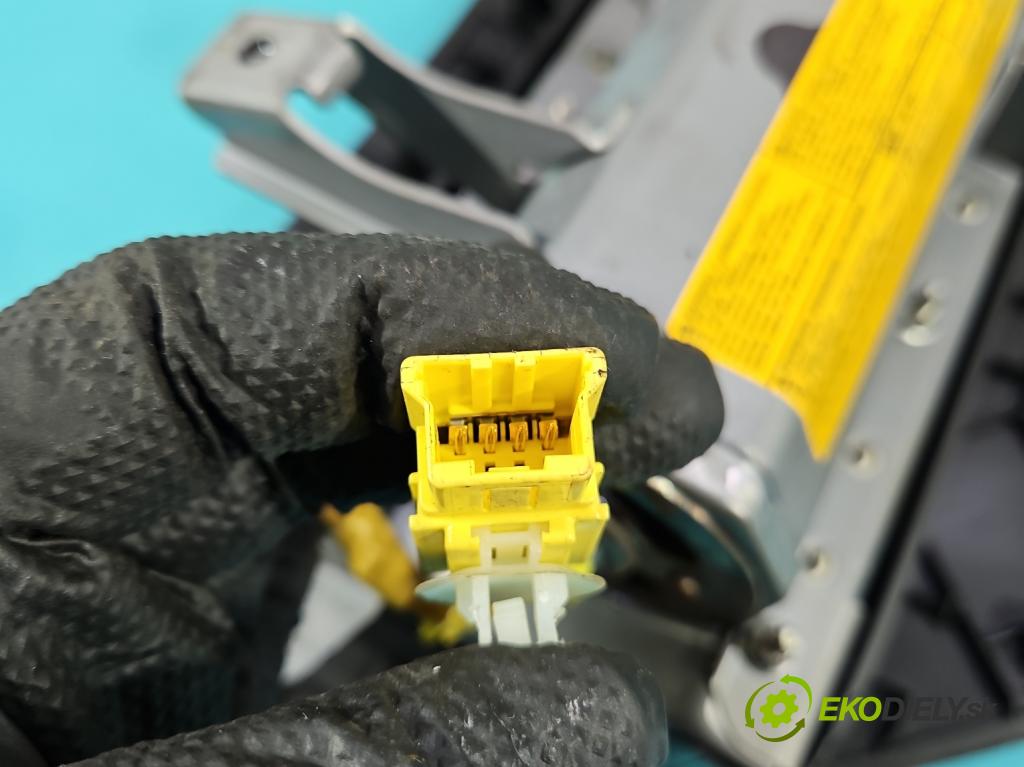 Mitsubishi Grandis 2.0 DID 136hp manual 100 kW 1968 cm3 5- Polštář: vzduch: spolujezdce  (Airbag)