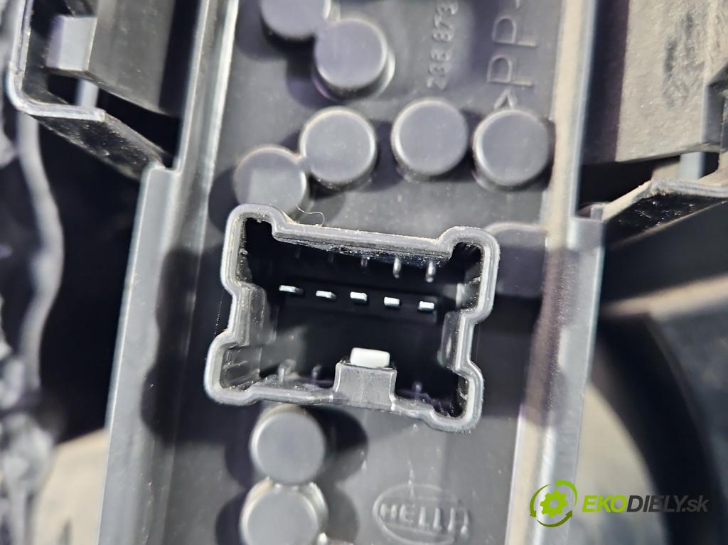 Nissan Almera N16 2000-2006 1.5 16V 90 HP manual 66 kW 1498 cm3 5- svetlo / reflektor zadné ľavé  (Kľučka dverí ostatné)