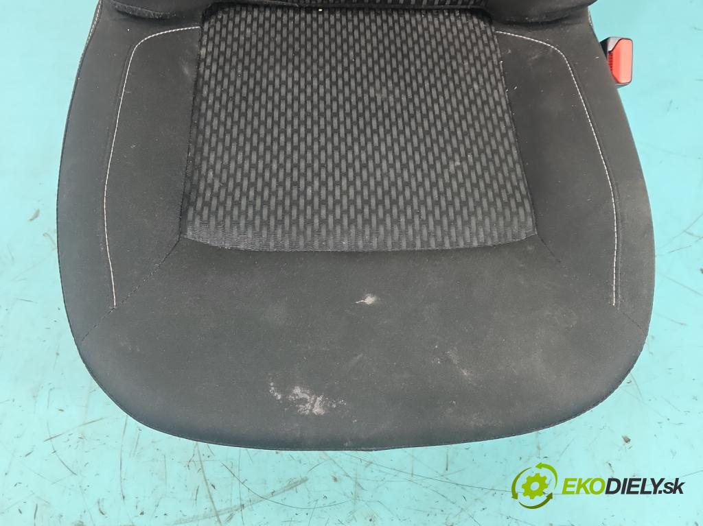 Dacia Sandero II 2012-2020 1.0 12V 73 hp manual 54 kW 999 cm3 5- Sedadlo pravý  (Sedadlo)