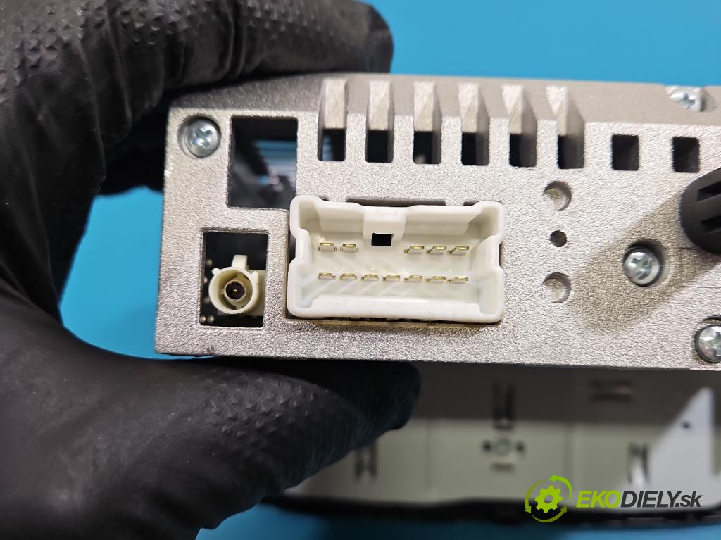 Dacia Sandero II 2012-2020 1.0 12V 73 HP manual 54 kW 999 cm3 5- Radio originál 281156864R