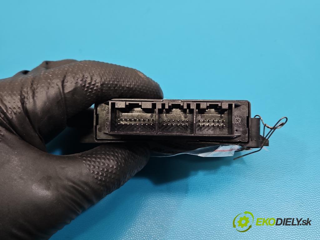 Audi A4 B8 2007-2015 2.0 tdi 143 HP manual 105 kW 1968 cm3 5- riadiaca jednotka parkovaní: 8K0919475AA