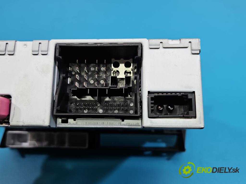 Audi A4 B8 2007-2015 2.0 tdi 143 HP manual 105 kW 1968 cm3 5- Navigácia: čítačka 8T1035652G