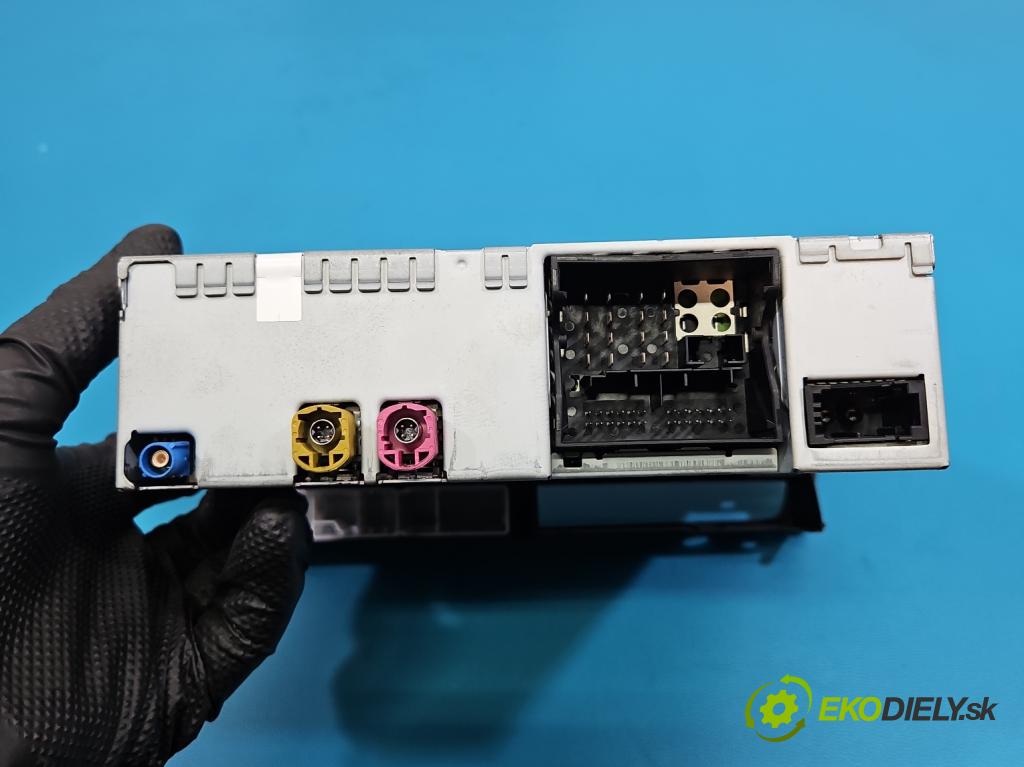 Audi A4 B8 2007-2015 2.0 tdi 143 HP manual 105 kW 1968 cm3 5- Navigácia: čítačka 8T1035652G