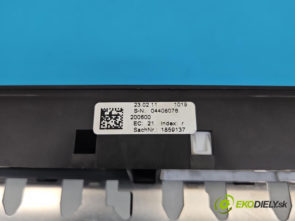 Audi A4 B8 2007-2015 2.0 tdi 143 HP manual 105 kW 1968 cm3 5- Navigácia: čítačka 8T1035652G